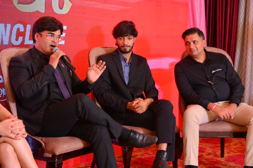 Expert Speaker Discourse & Industry Insights